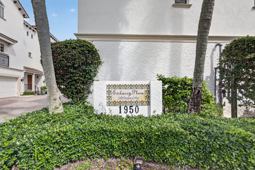 Photo of 1950 PRESIDENTIAL Way #10, West Palm Beach, FL 33401 (MLS # B26084253)