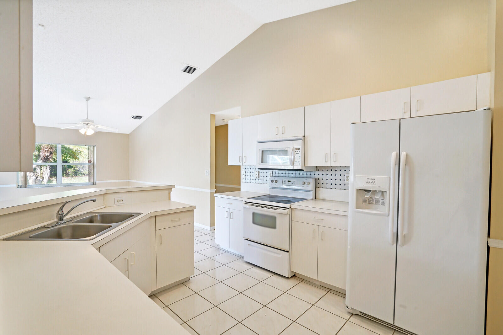WHITEHORSE ESTATES - Residential Lease