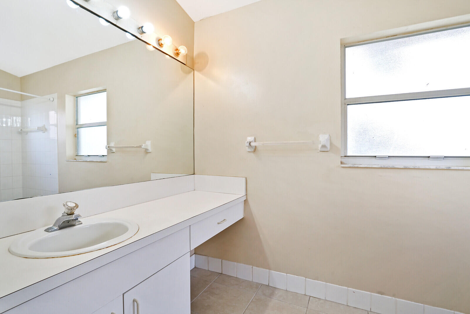 WHITEHORSE ESTATES - Residential Lease