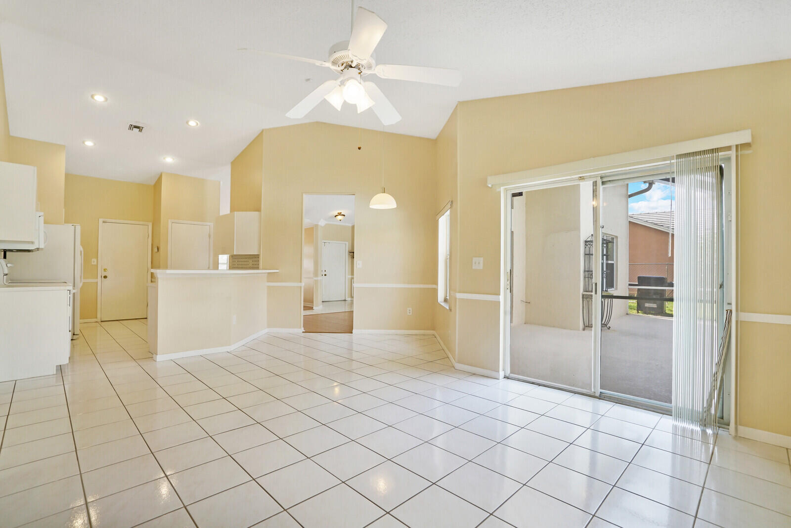 WHITEHORSE ESTATES - Residential Lease