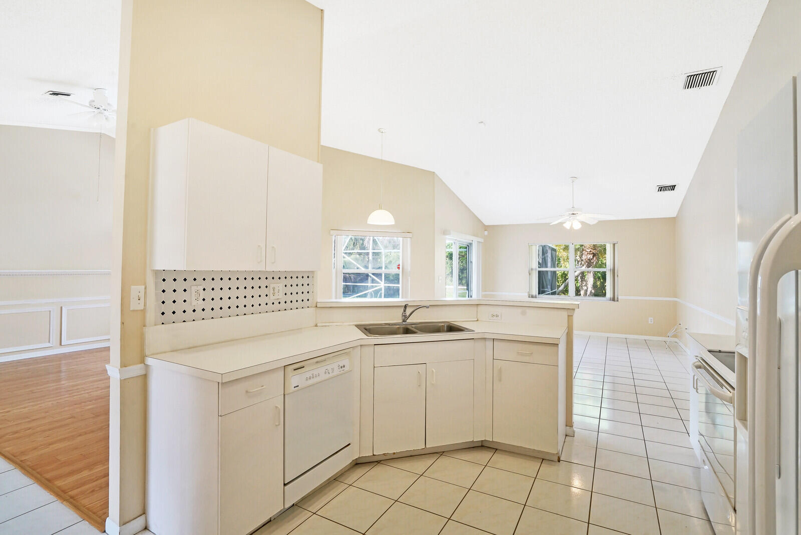 WHITEHORSE ESTATES - Residential Lease