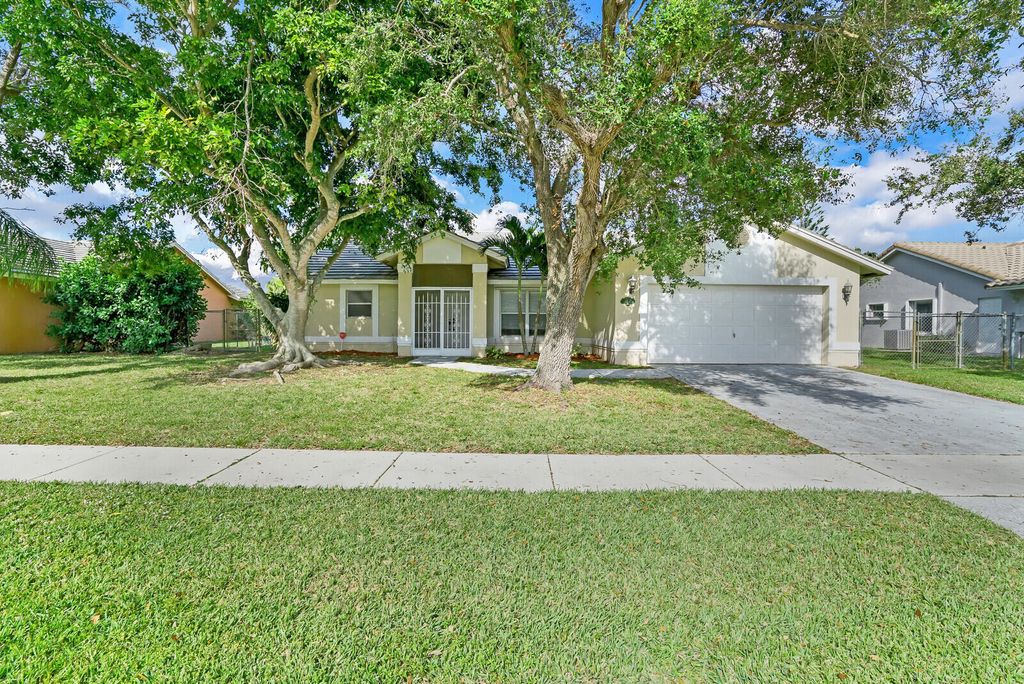 Photo of 10567 Paso Fino Drive, Wellington, FL 33449 (MLS # B26028182)