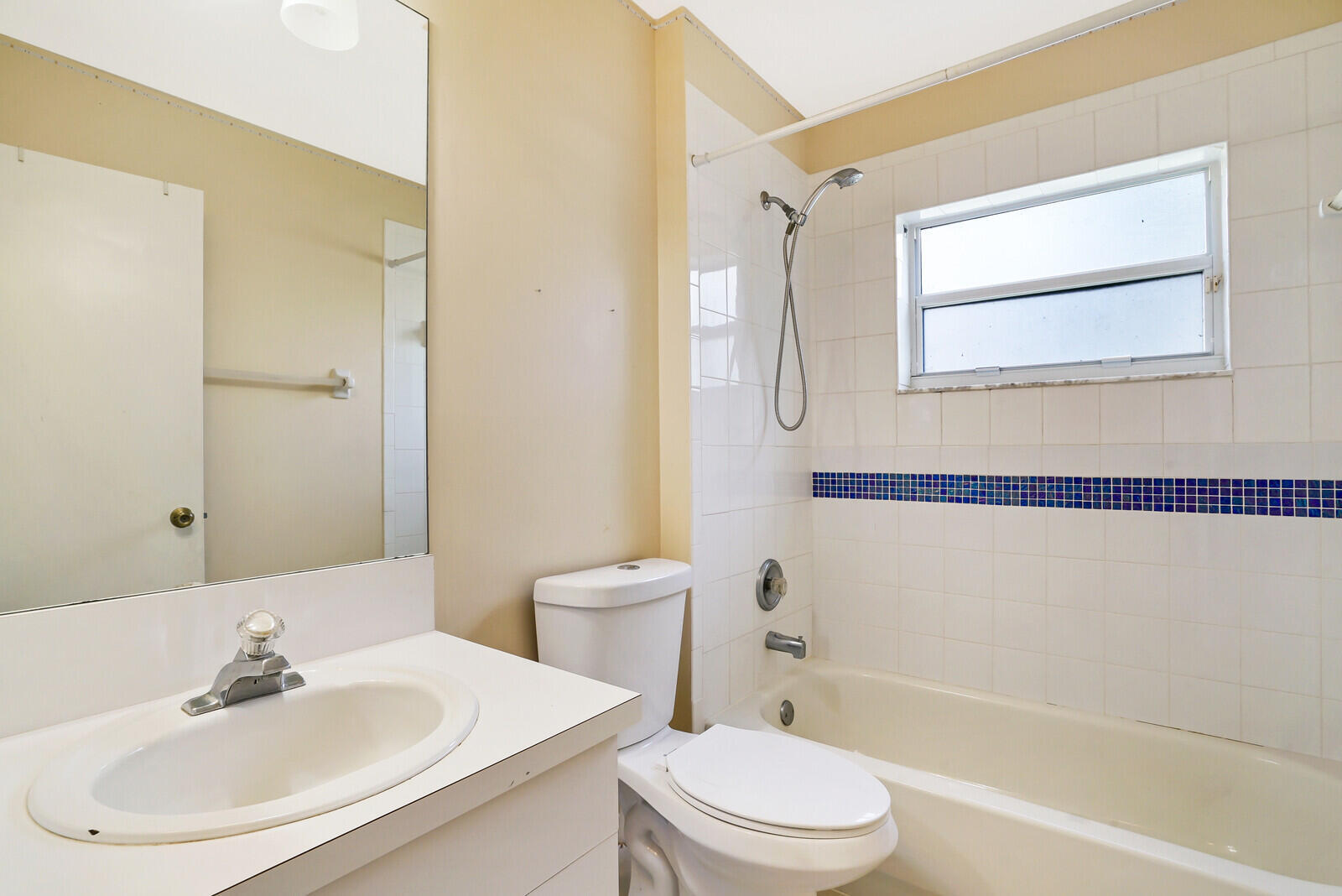 WHITEHORSE ESTATES - Residential Lease