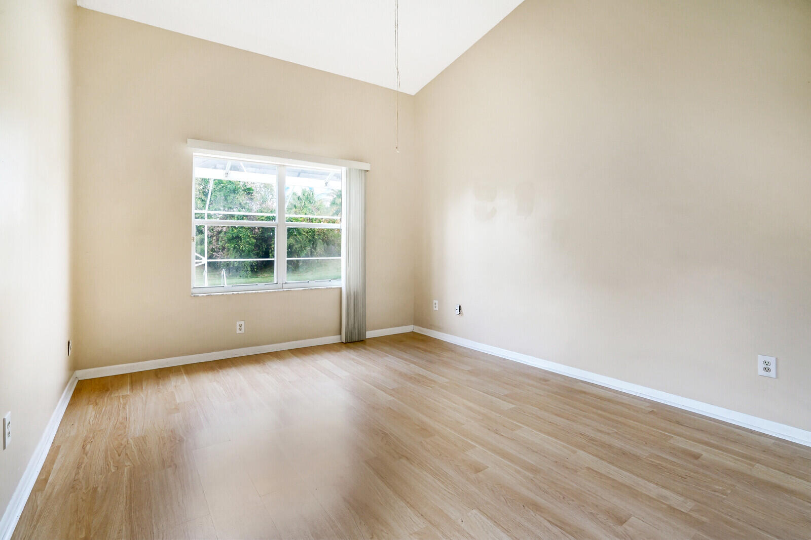 WHITEHORSE ESTATES - Residential Lease