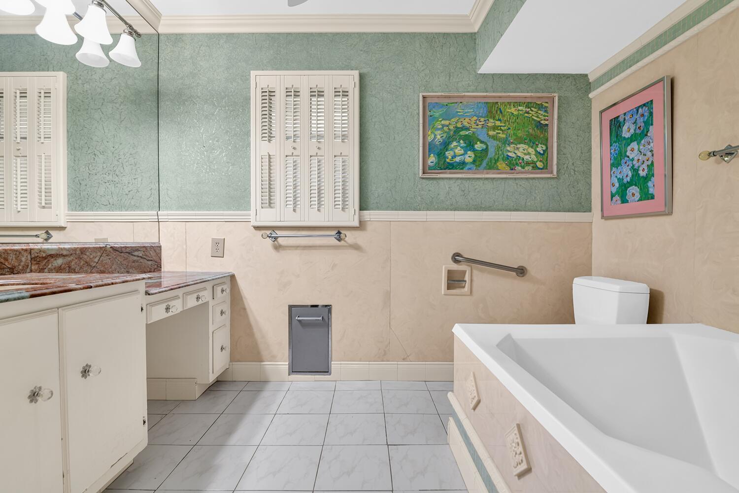 ROYAL PALM YACHT & COUNTR - Residential