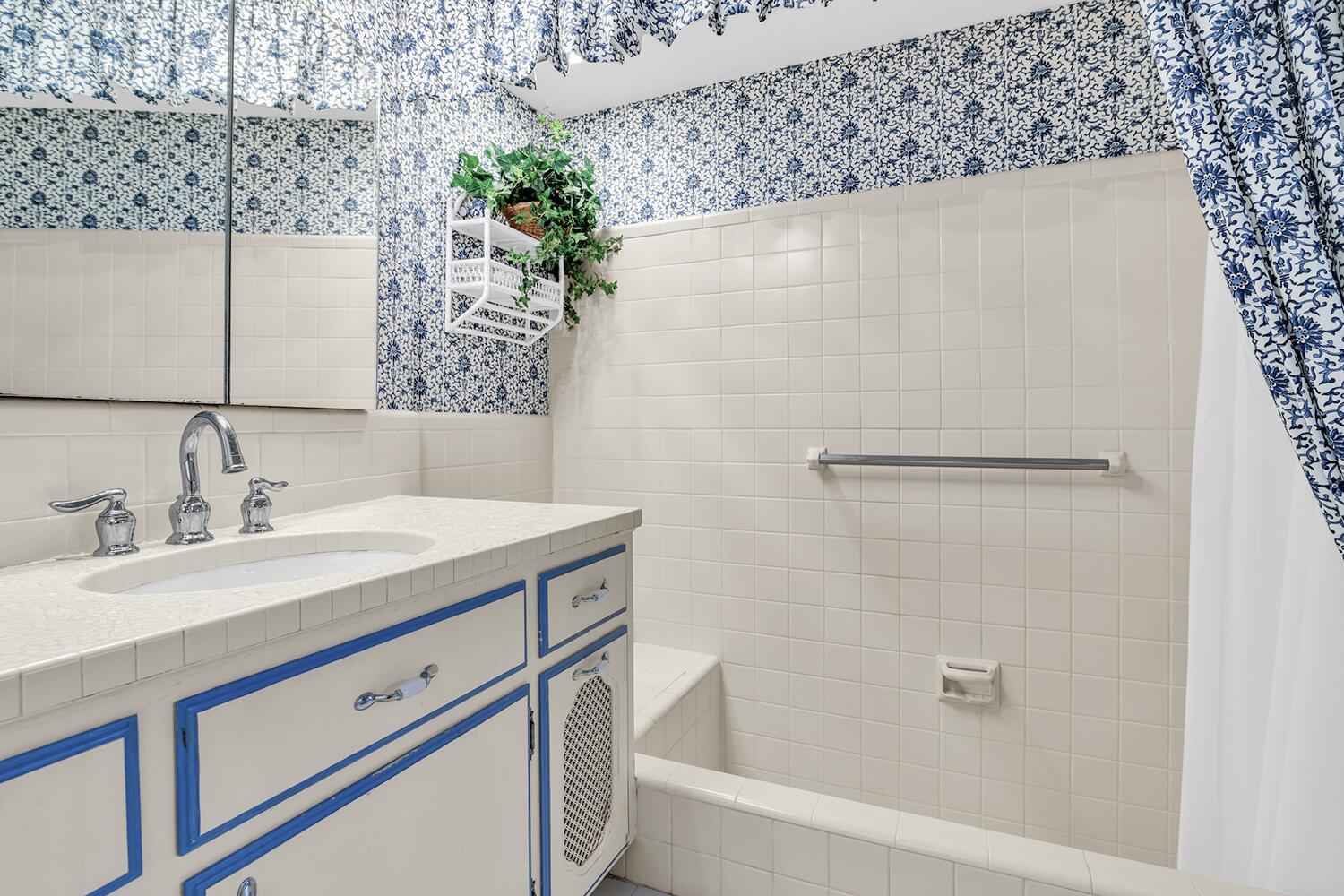 ROYAL PALM YACHT & COUNTR - Residential