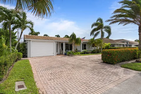 8 SE 8th Avenue, Deerfield Beach, FL 33441 - MLS#: R11055801