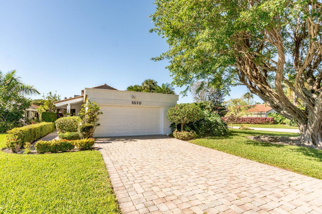 Photo of 5570 Piping Rock Drive, Boynton Beach, FL 33437 (MLS # R11153634)