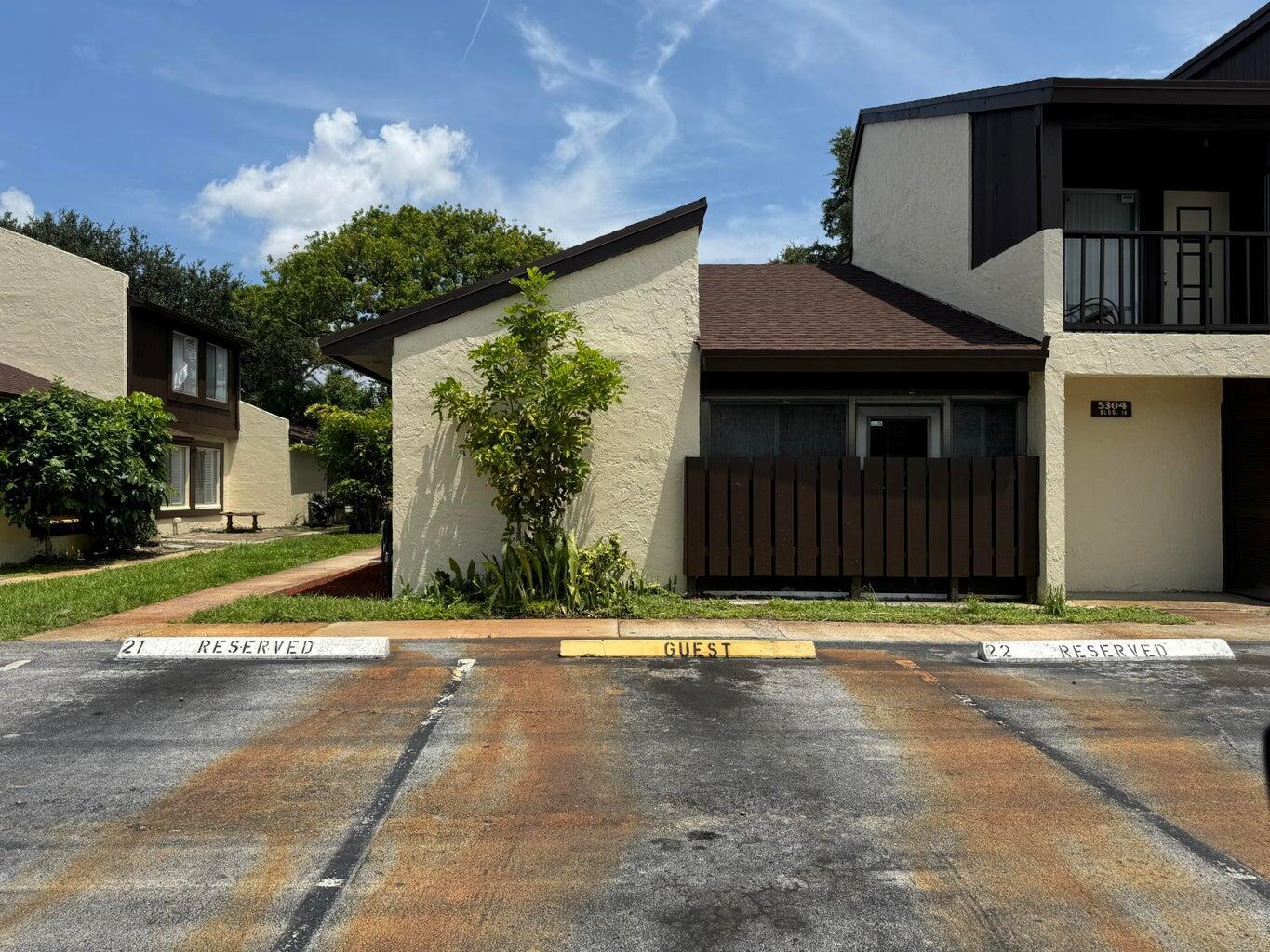 FOREST CONDO - Residential Lease