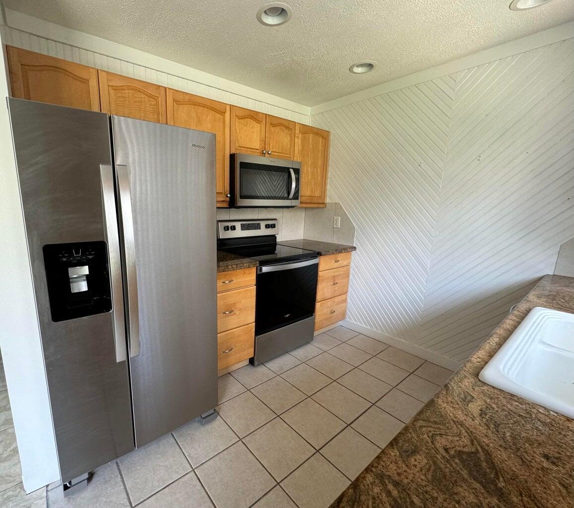 FOREST CONDO - Residential Lease