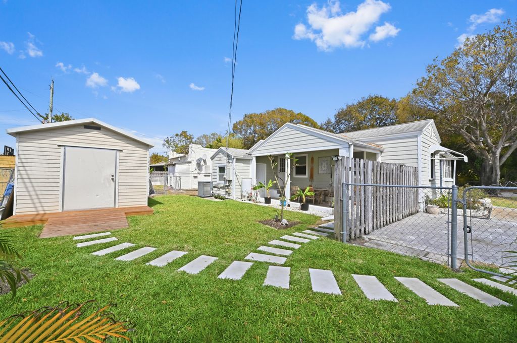 Photo of 701 Palmetto Street, West Palm Beach, FL 33405 (MLS # B26004466)