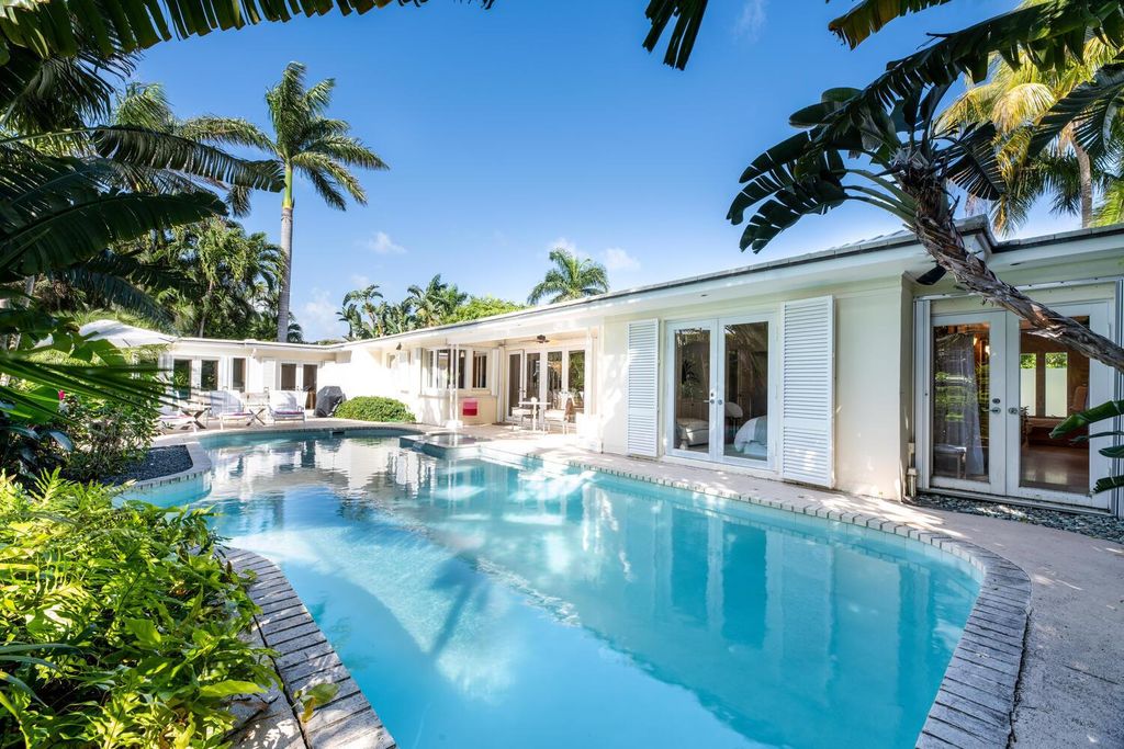 Photo of 210 Via Linda, Palm Beach, FL 33480 (MLS # R10904343)