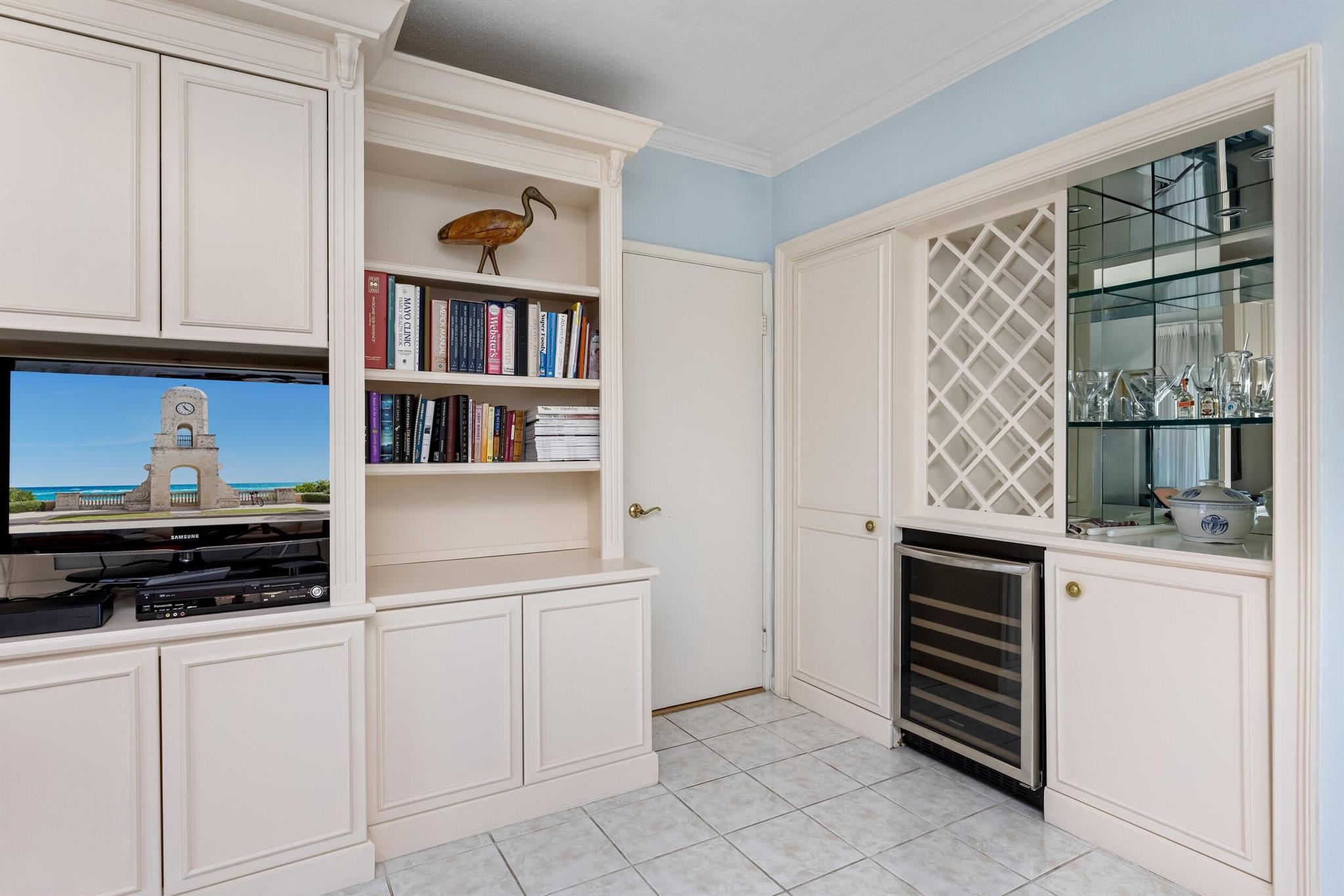 LAKE TOWERS CONDO - Residential