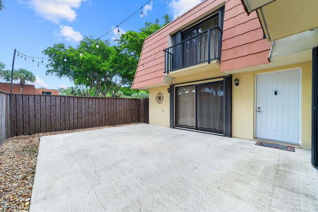 Photo of 702 Buttonwood Lane, Boynton Beach, FL 33436 (MLS # R11131400)