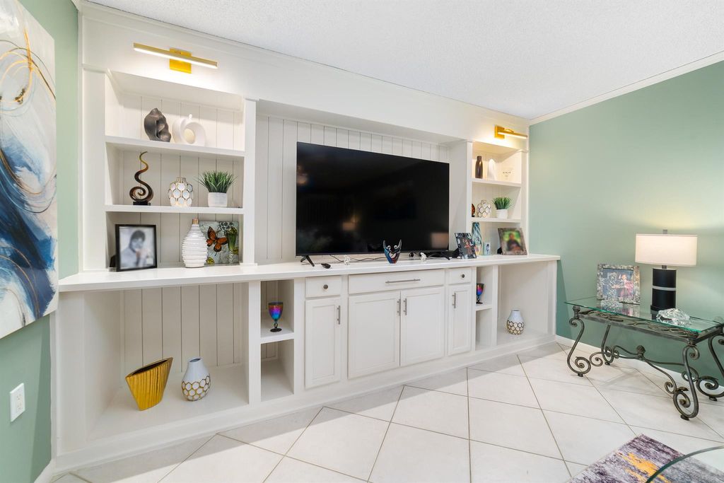 Photo of 702 Buttonwood Lane, Boynton Beach, FL 33436 (MLS # R11131400)