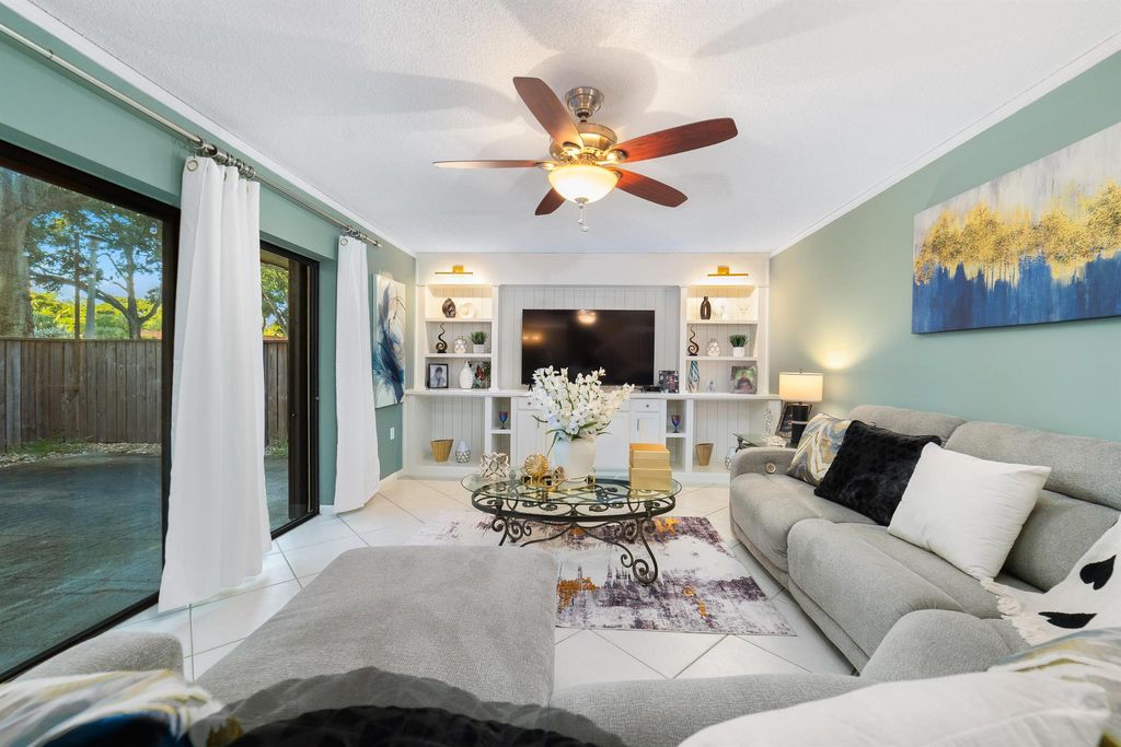 Photo of 702 Buttonwood Lane, Boynton Beach, FL 33436 (MLS # R11131400)