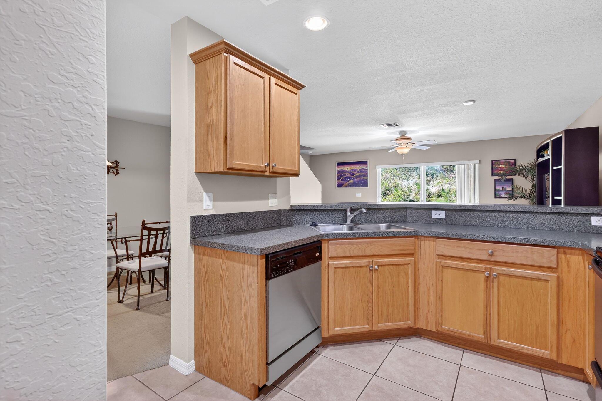 LEXINGTON LAKES - Residential