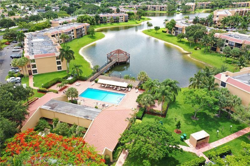 CORAL GATE IS AN ACTIVE 55+ LAKEFRONT COMMUNITY IN THE HEART OF MARGATE. CLOSE TO ALL SHOPPING, RESTAURANTS AND THE COCONUT CREEK CASINO. THE COMMUNITY OFFERS 3 HEATED POOLS, SHUFFLEBOARD AND A PARK ACROSS THE STREET WITH TENNIS AND BASKETBALL COURTS. KITCHEN CABNETS AND COUNTERTOPS PLUS THE GUESTS BATHROOM CABNETS AND COUNTERTOP UPDATED ABOUT 10 YEARS AGO.
MOTIVATED SELLER NOW!!!!