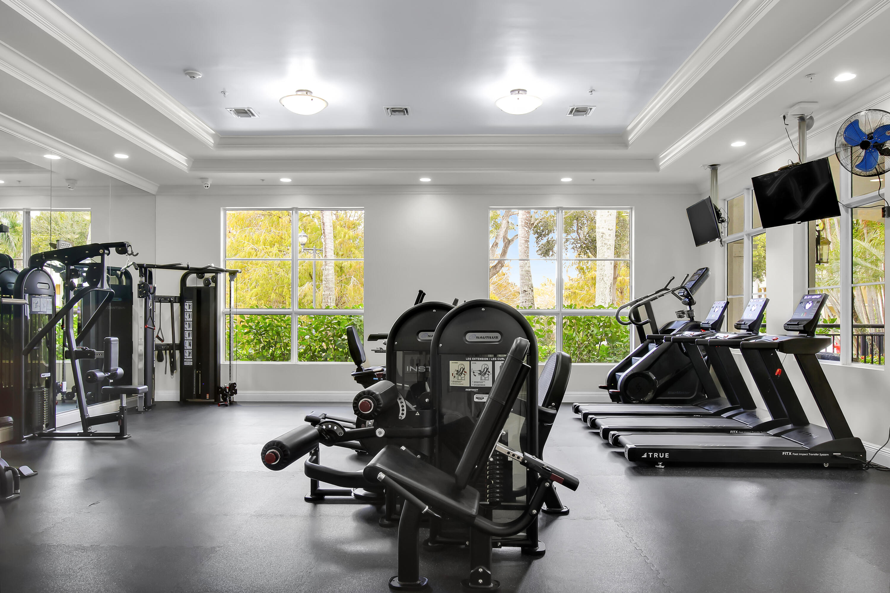 VIZCAYA LAKES CONDO - Residential