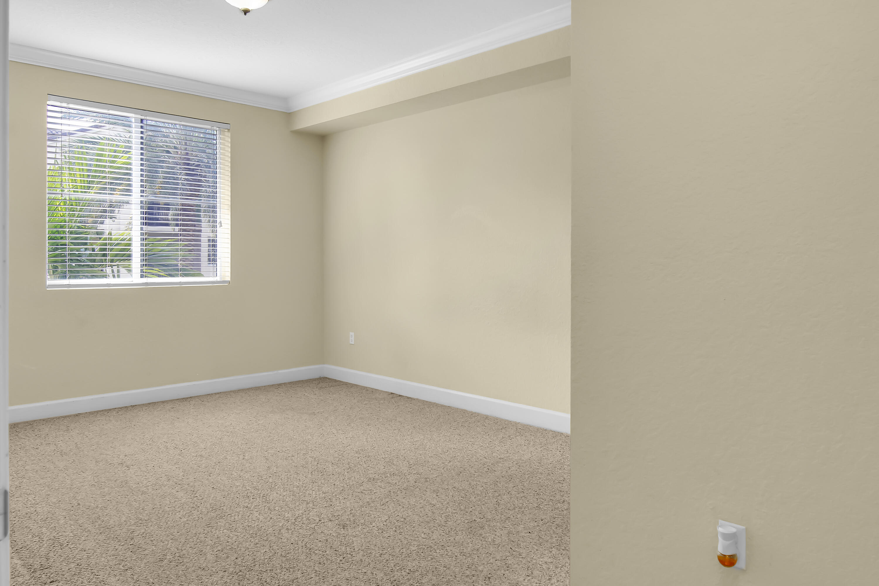 VIZCAYA LAKES CONDO - Residential