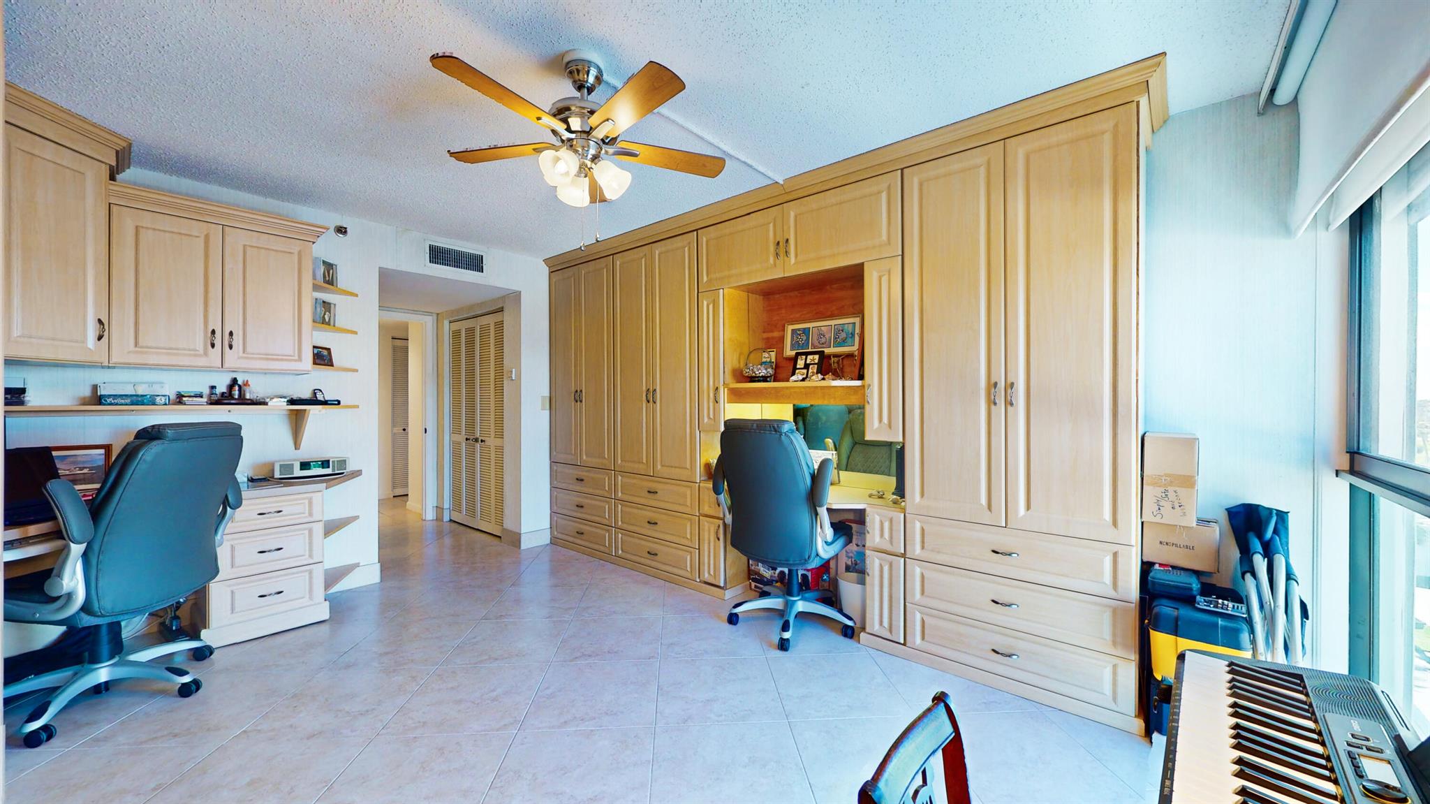 BARCLAY BEACH CLUB PHASE - Residential