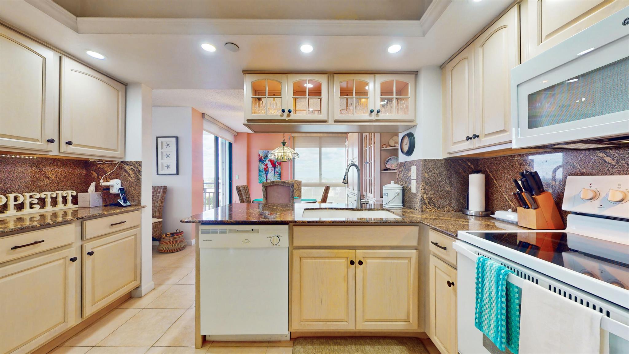 BARCLAY BEACH CLUB PHASE - Residential