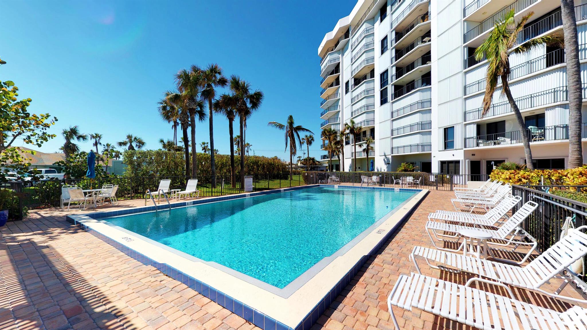 BARCLAY BEACH CLUB PHASE - Residential