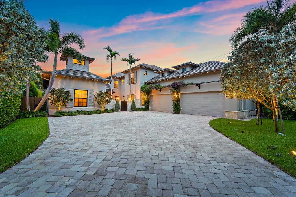 Photo of 18610 SE Saint Augustine Way, Tequesta, FL 33469 (MLS # B26055799)