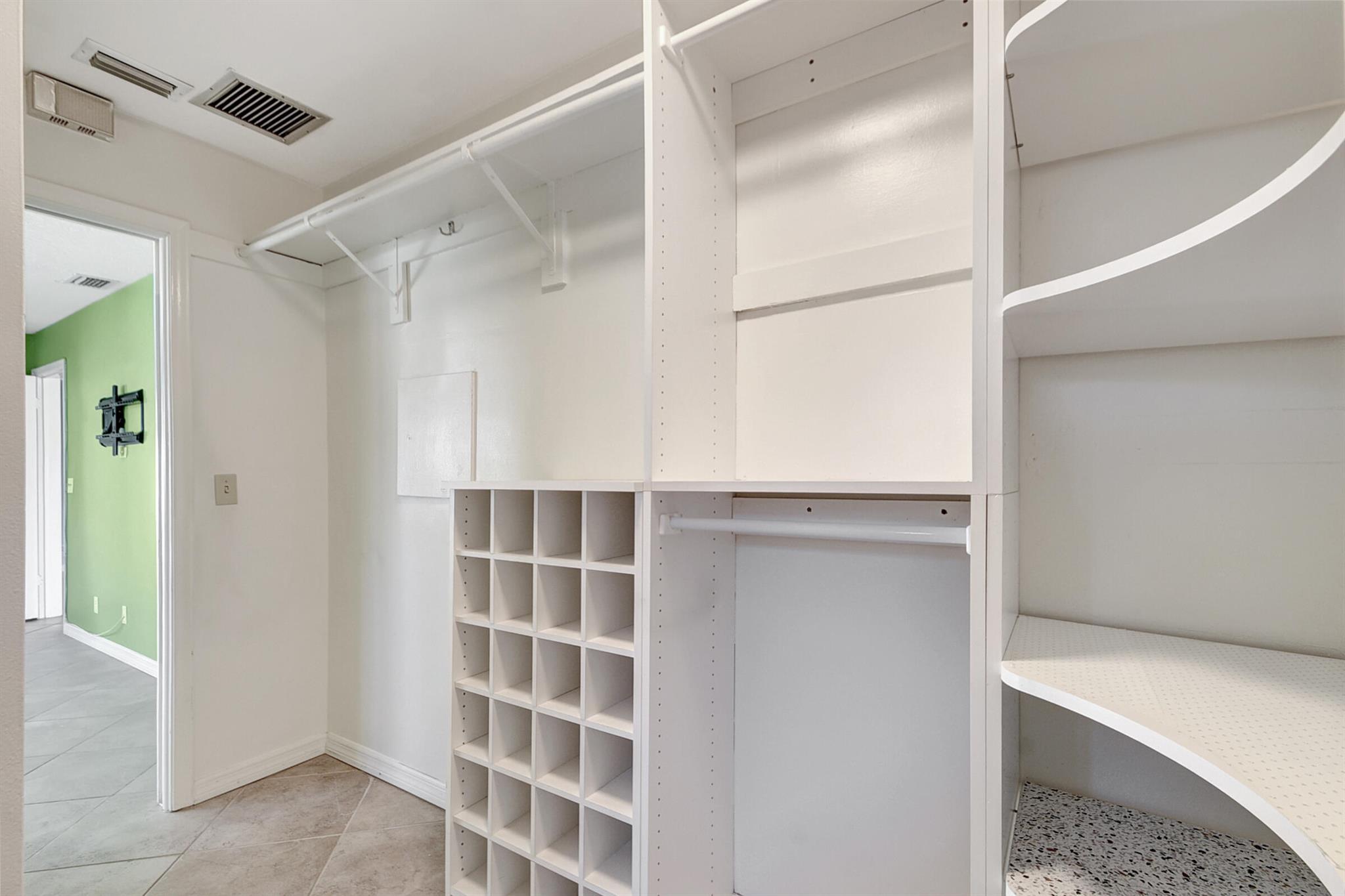 LAKE CLARKE TERR - Residential Lease