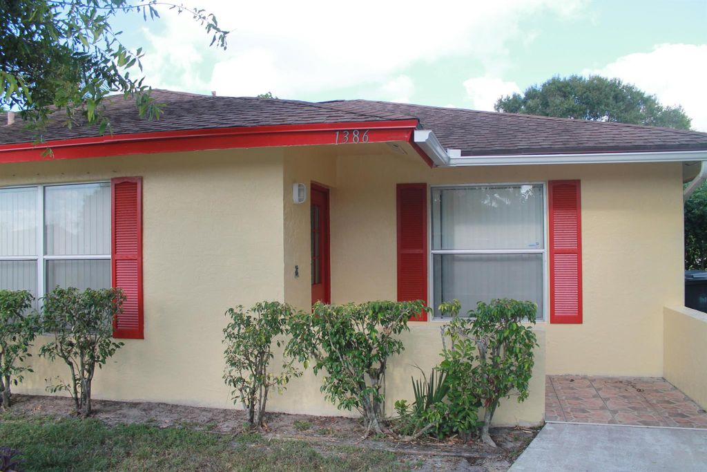 Photo of 13841386 Riverside Cir, Wellington, FL 33414 (MLS # R11070912)