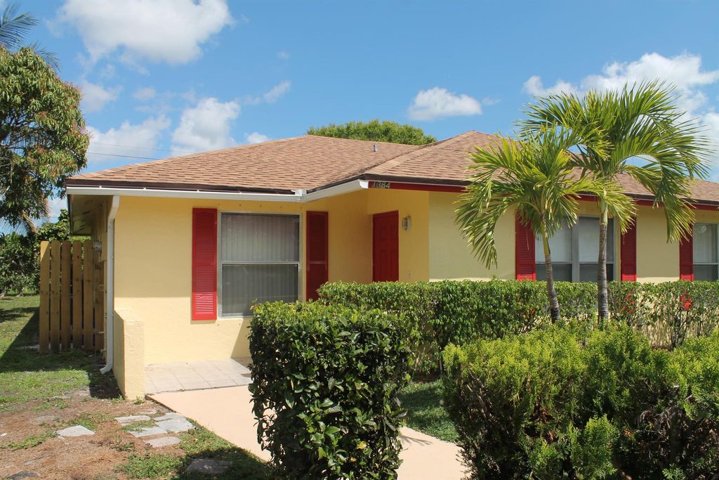 Photo of 13841386 Riverside Cir, Wellington, FL 33414 (MLS # R11070912)