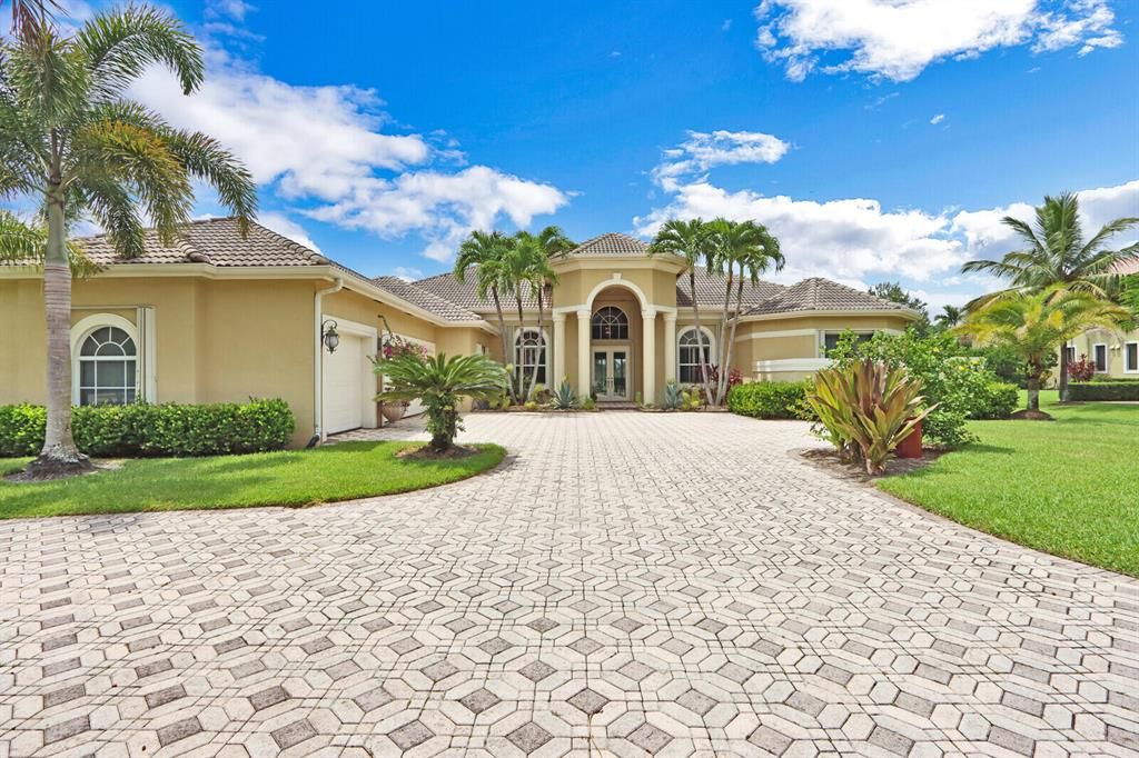 Photo of 7631 Woodsmuir Drive, Palm Beach Gardens, FL 33412 (MLS # R10741575)