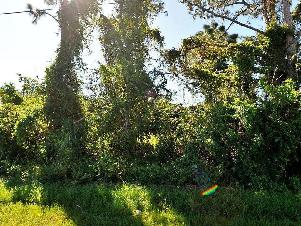 Photo of 992 SW Bellevue Avenue, Port Saint Lucie, FL 34953 (MLS # R10780427)