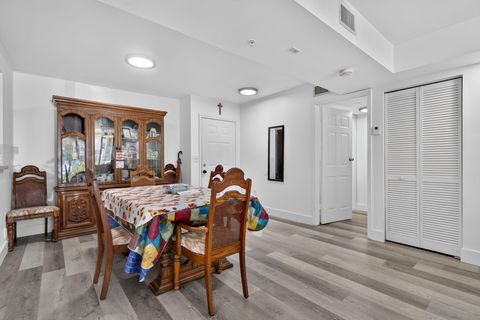 Tiny photo for 2731 Ocean Club Boulevard #102, Hollywood, FL 33019 (MLS # B26050154)