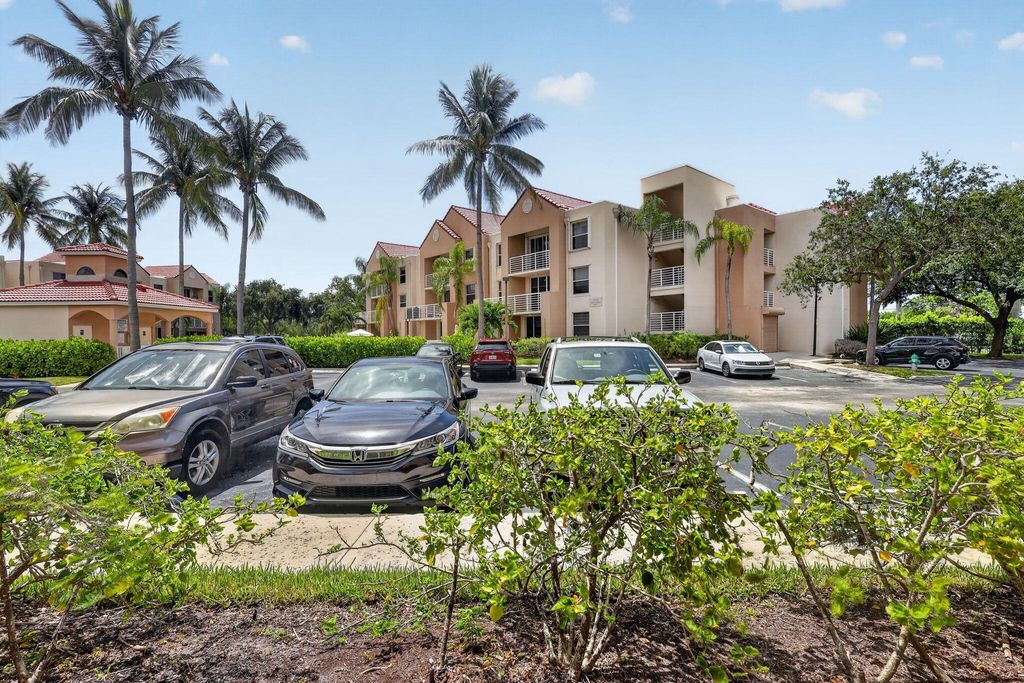 Photo of 2731 Ocean Club Boulevard, Hollywood, FL 33019 (MLS # B26050154)