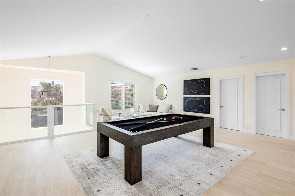 TROPIC ISLE - Residential