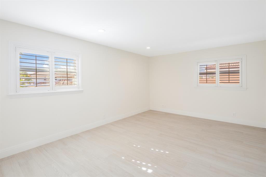 TROPIC ISLE - Residential