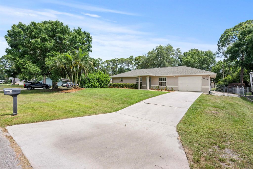 Photo of 6905 Bayard Road, Fort Pierce, FL 34951 (MLS # R11092923)