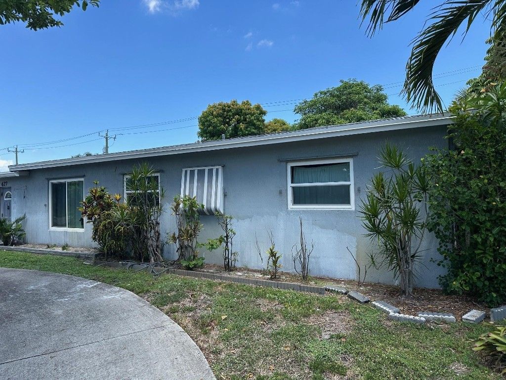 Photo of 627 W Ilex Drive, West Palm Beach, FL 33403 (MLS # F10520731)