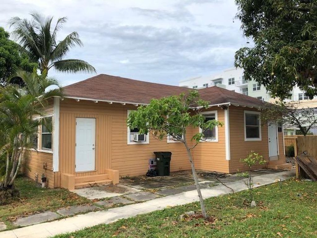 Photo of 245 SE 4th Avenue, Delray Beach, FL 33483 (MLS # R10739557)