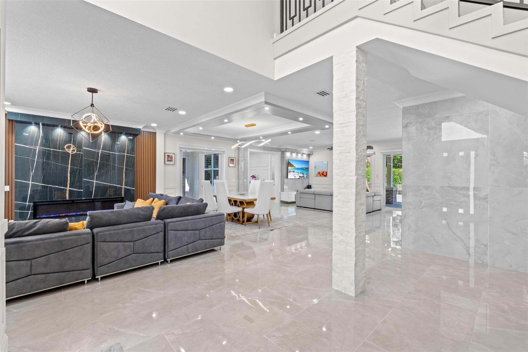 MEADOW WOOD OF THE LANDIN - Residential