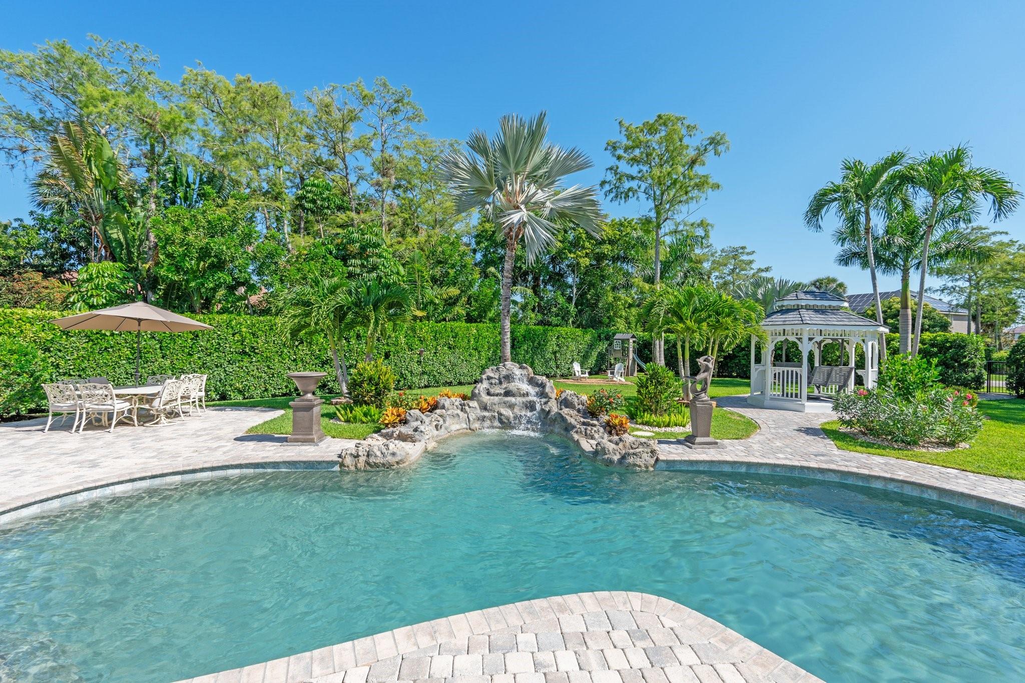 MEADOW WOOD OF THE LANDIN - Residential