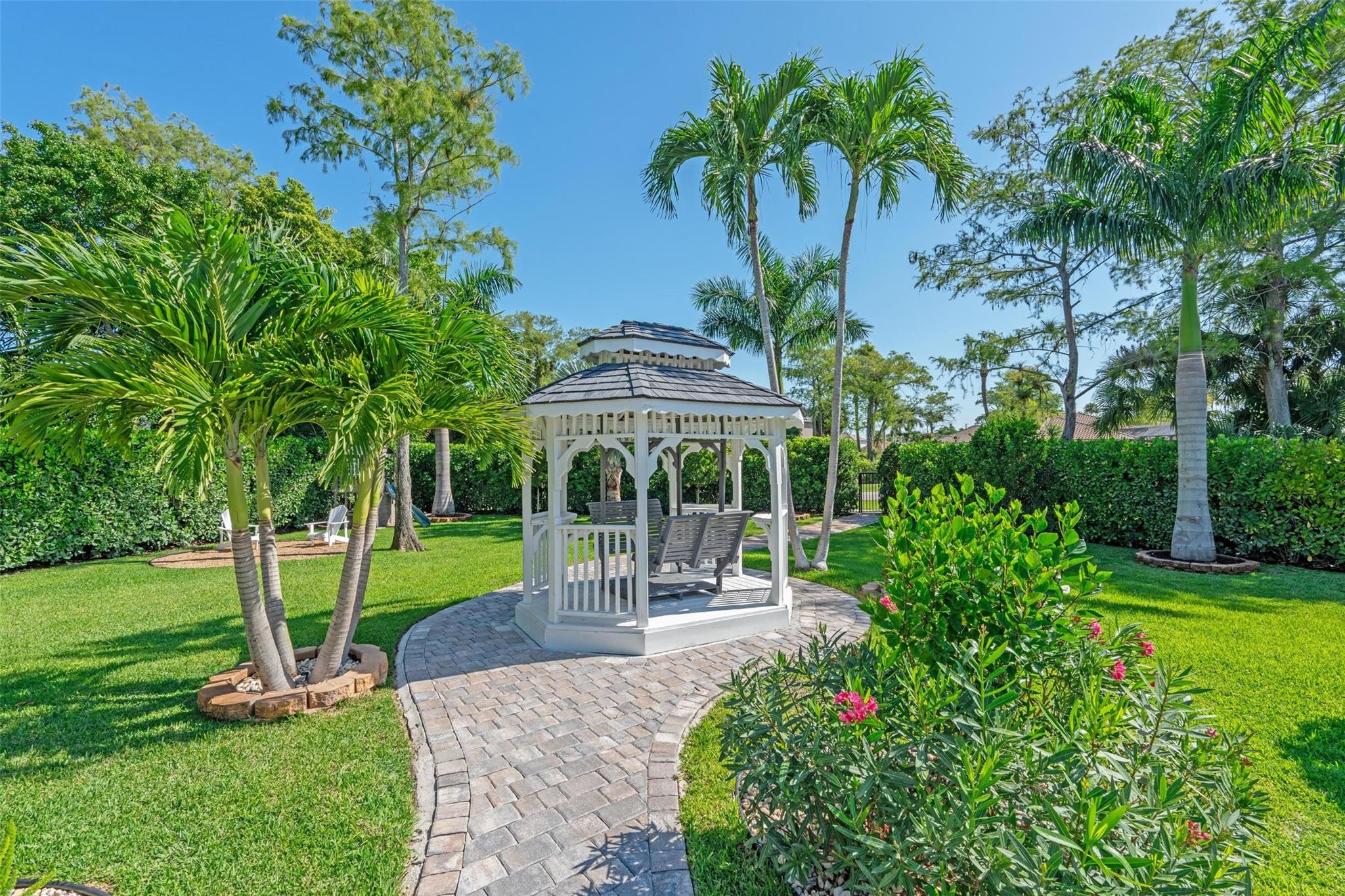 MEADOW WOOD OF THE LANDIN - Residential