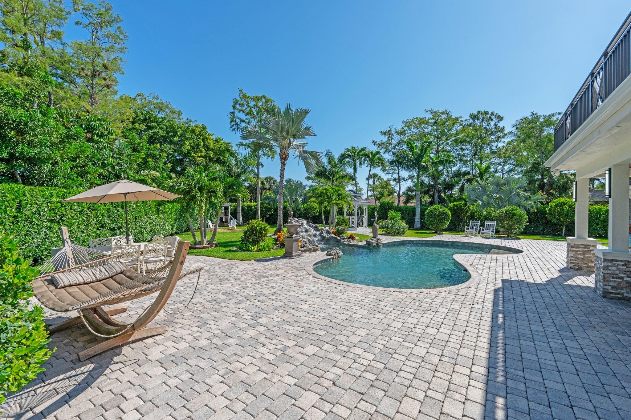 MEADOW WOOD OF THE LANDIN - Residential