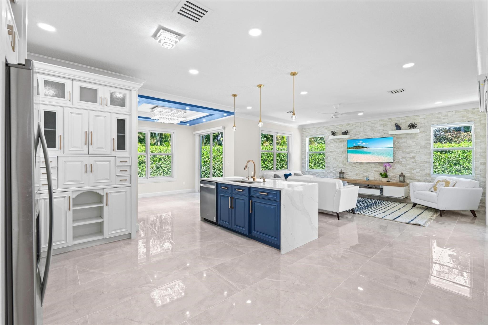 MEADOW WOOD OF THE LANDIN - Residential