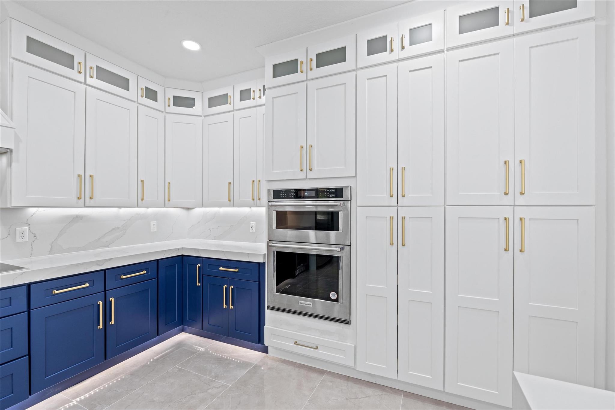 MEADOW WOOD OF THE LANDIN - Residential