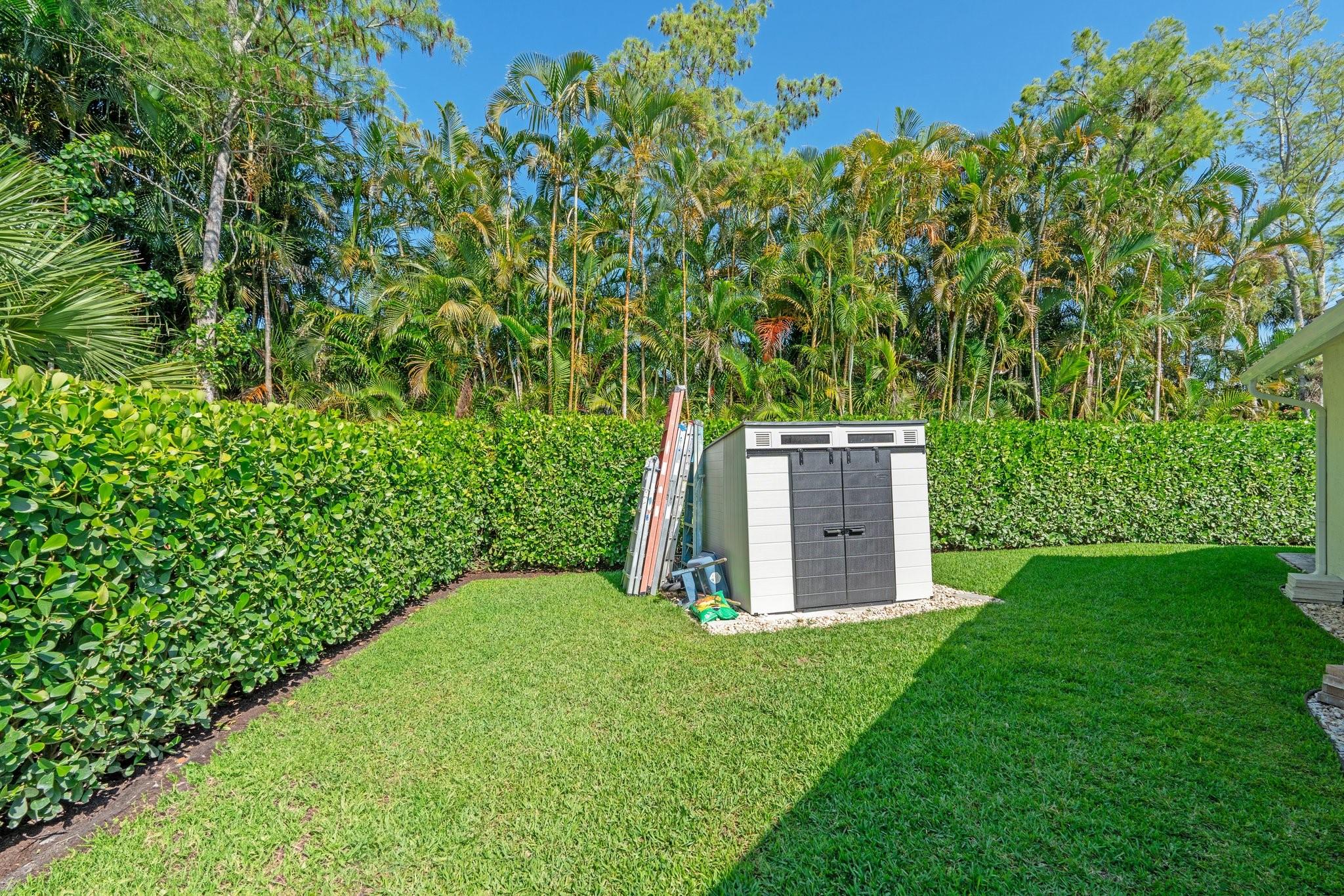 MEADOW WOOD OF THE LANDIN - Residential