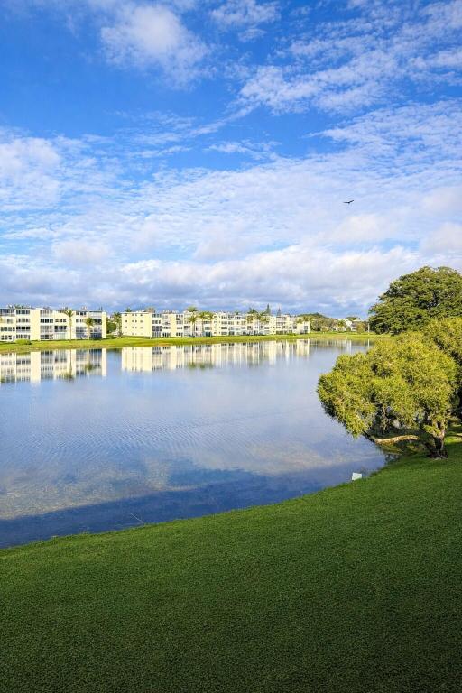 CENTURY VILLAGE CONDO - Residential Lease