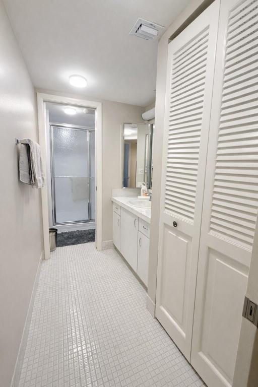 CENTURY VILLAGE CONDO - Residential Lease