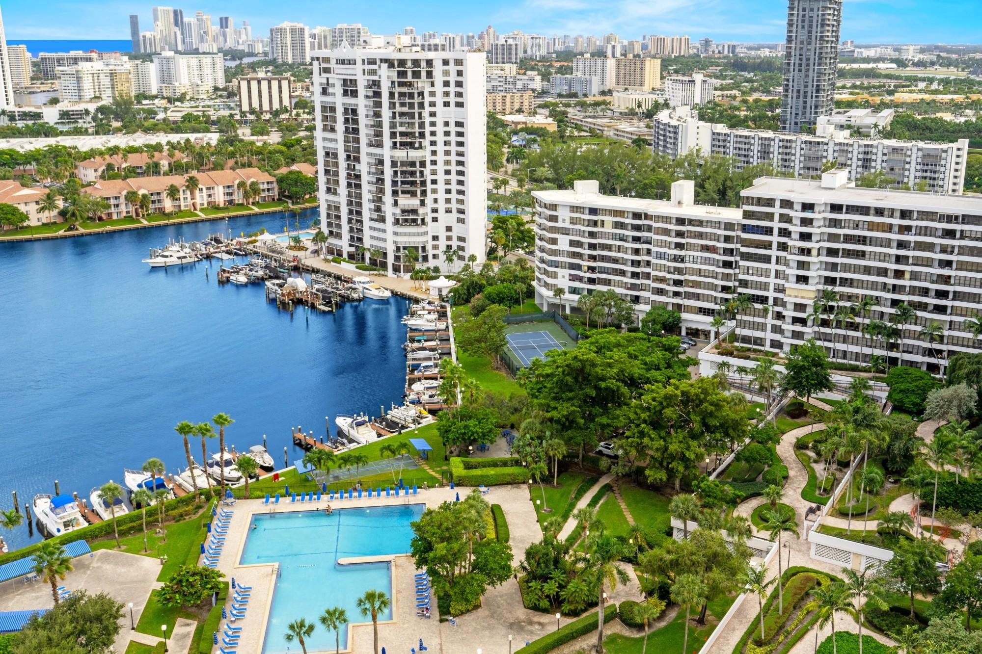 2500 Parkview Dr 2516